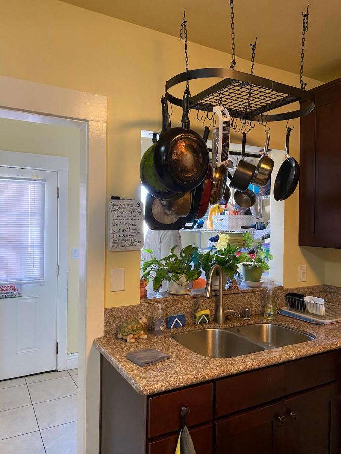 Private Large La Bedroom W Private Half-Bathroom - Ac - Wifi - Private Fridge Near Usc - Exposition Park - Usc Memorial Coliseum - Banc Of California Stadium - Downtown Los Angeles Dtla - University Of Southern California Usc! Екстер'єр фото